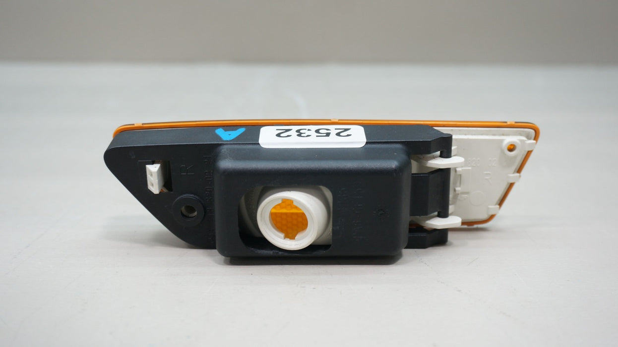 2012-2018 MERCEDES BENZ CLS C218 FRONT RIGHT PASSENGER TURN SIGNAL LIGHT OEM