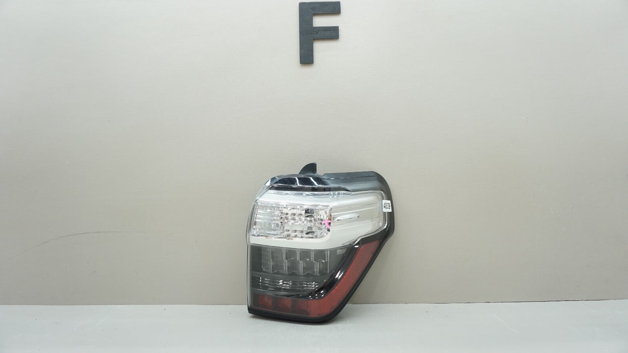 2014-2020 TOYOTA 4RUNNER FRONT RIGHT PASSENGER SIDE TAIL LIGHT OEM