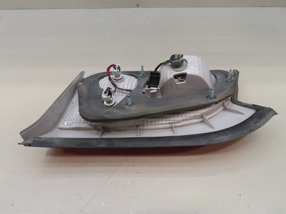 2010-2017 GMC TERRAIN LEFT DRIVER SIDE INNER TAIL LIGHT OEM