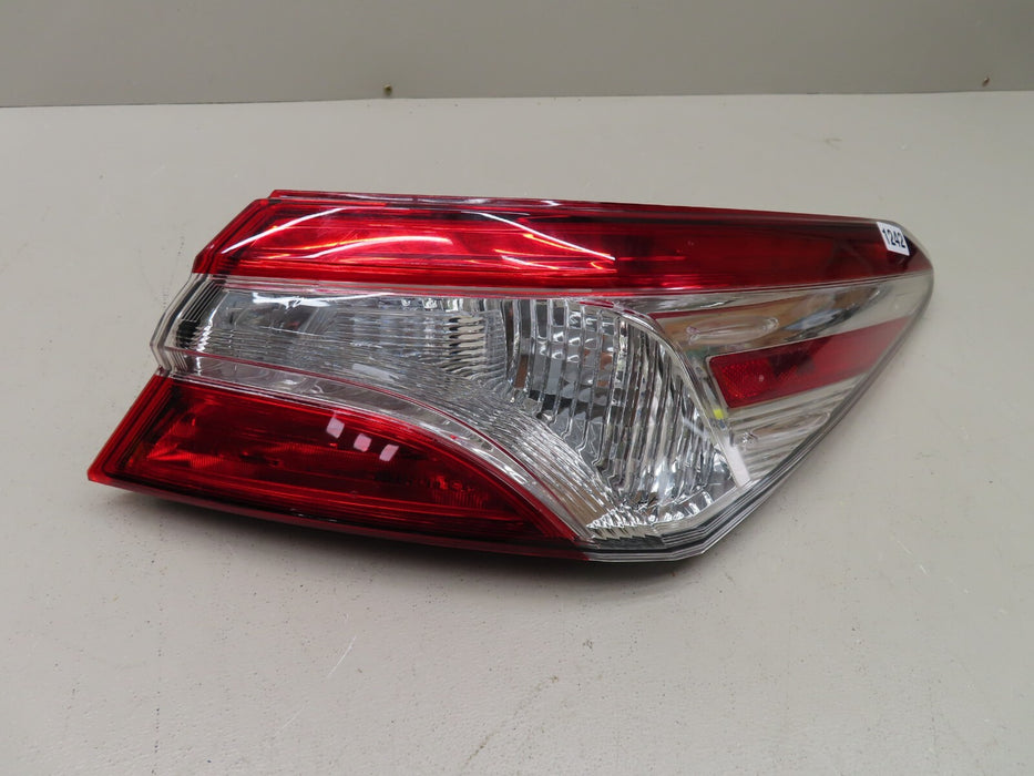 2018-2020 TOYOTA CAMRY REAR RIGHT PASSENGER SIDE TAILLIGHT LAMP ASSEMBLY OEM