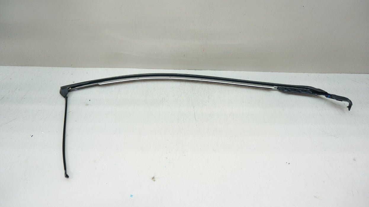 2010-2016 CADILLAC SRX FRONT DRIVER DOOR WINDOW UPPER REVEAL MOLDING 20943557