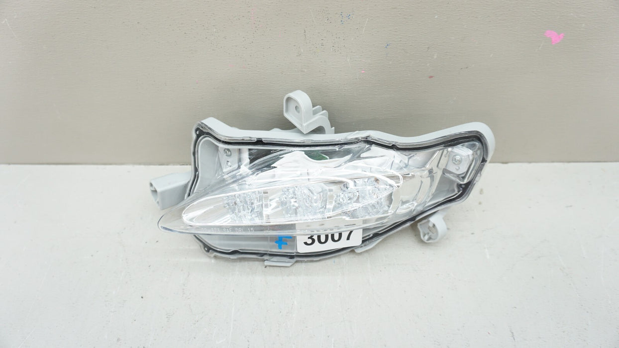 2017-2019 TOYOTA COROLLA FRONT LEFT DRIVER SIDE FOG LIGHT OEM