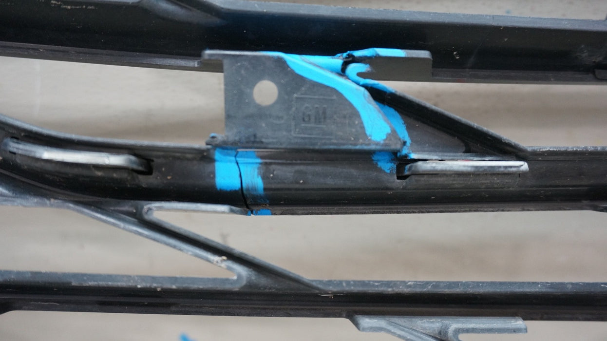 2019-2024 CHEVROLET MALIBU FRONT BUMPER RADIATOR GRILLE OEM 84338683