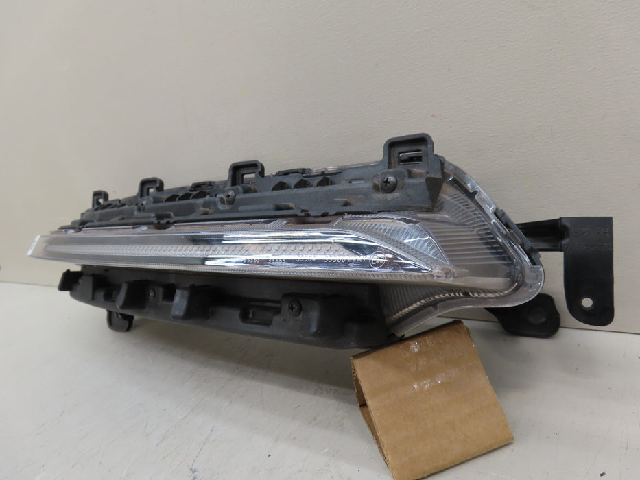 2020-2022 KIA SELTOS FRONT RIGH PASSENGER DAYTIME RUNNING LIGHT OEM 92109-Q5