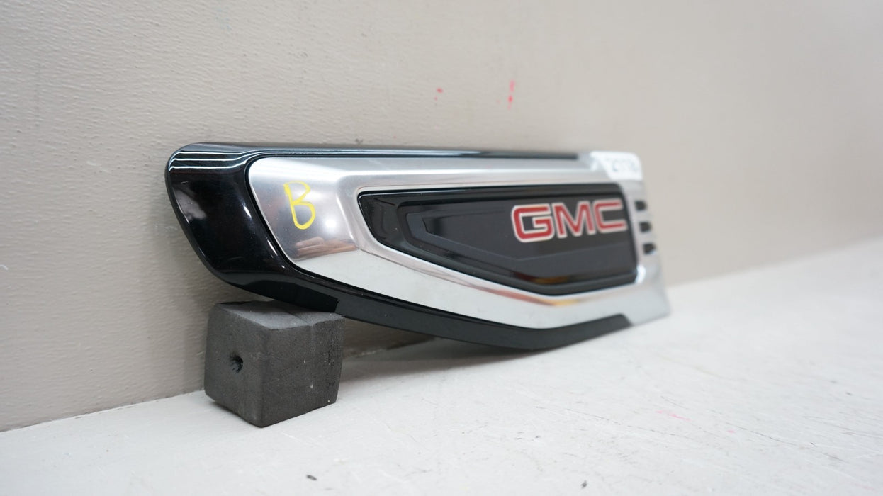 2025-2026 GMC YUKON FRONT LEFT DRIVER SIDE FENDER EMBLEM BADGE OEM
