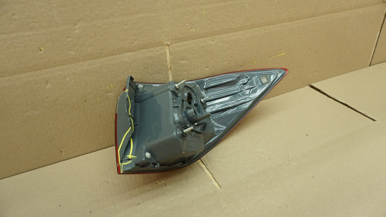 2014-2016 TOYOTA COROLLA REAR LEFT DRIVER SIDE TAIL LIGHT HALOGEN OEM 14 15 16
