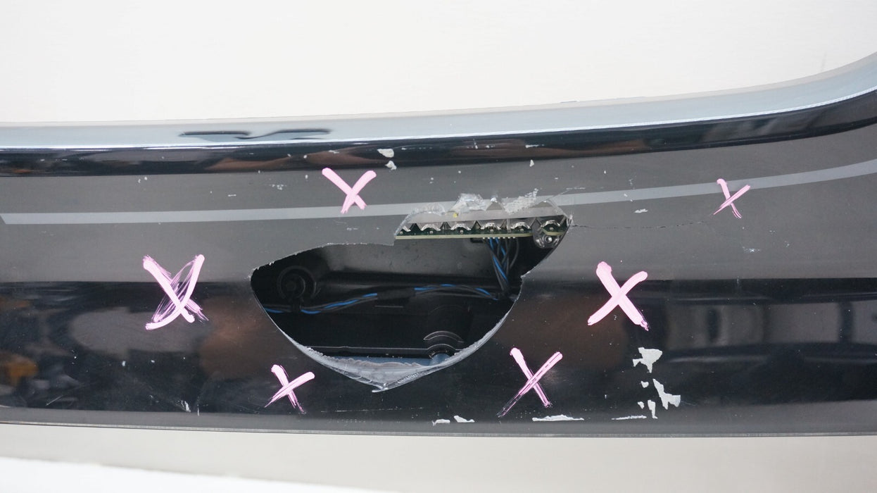 2025 CADILLAC ESCALADE IQ FRONT CENTER MAIN GRILLE OEM *DAMAGED*