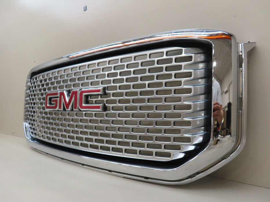 2015-2020 GMC YUKON DENALI FRONT RADIATOR GRILL GRILLE OEM 84119633