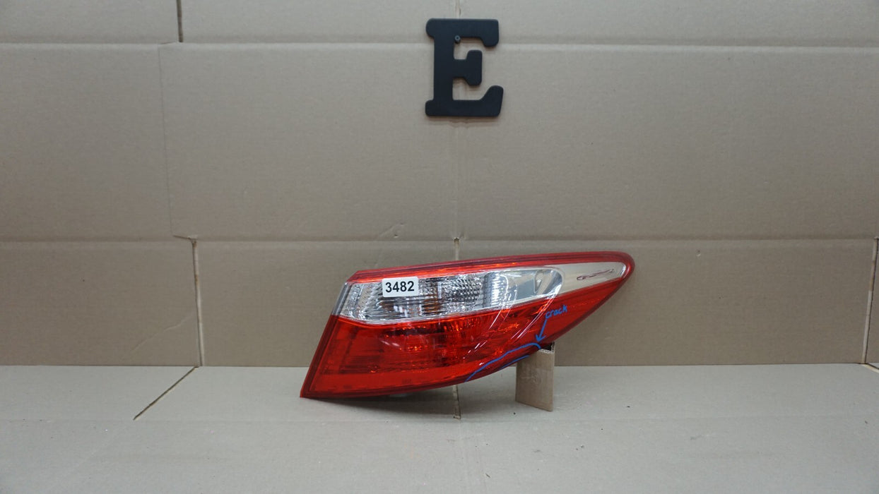 2015-2017 TOYOTA CAMRY REAR RIGHT PASSENGERS TAIL LIGHT OEM 15 16 17