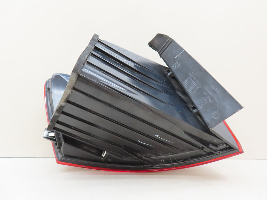 2015-2018 VOLKSWAGEN JETTA REAR RIGHT PASSENGER SIDE OUTER TAIL LIGHT LAMP OEM