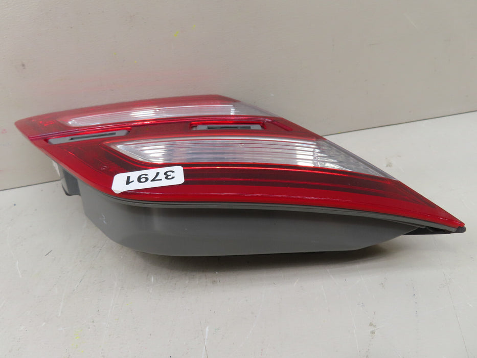 2013-2019 FORD TAURUS REAR LEFT DRIVER SIDE TRUNK INNER TAIL LIGHT OEM