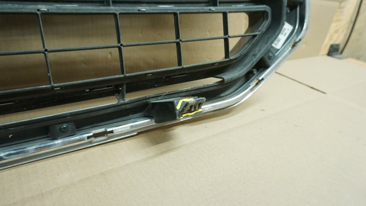 2015-2018 GMC YUKON FRONT RADIATOR MAIN GRILL GRILLE CHROME PLASTIC TRIM OEM