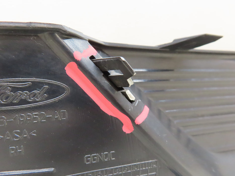 2017-2018 FORD FUSION FRONT BUMPER  RIGHT PASSENGER SIDE FOG LIGHT COVER OEM