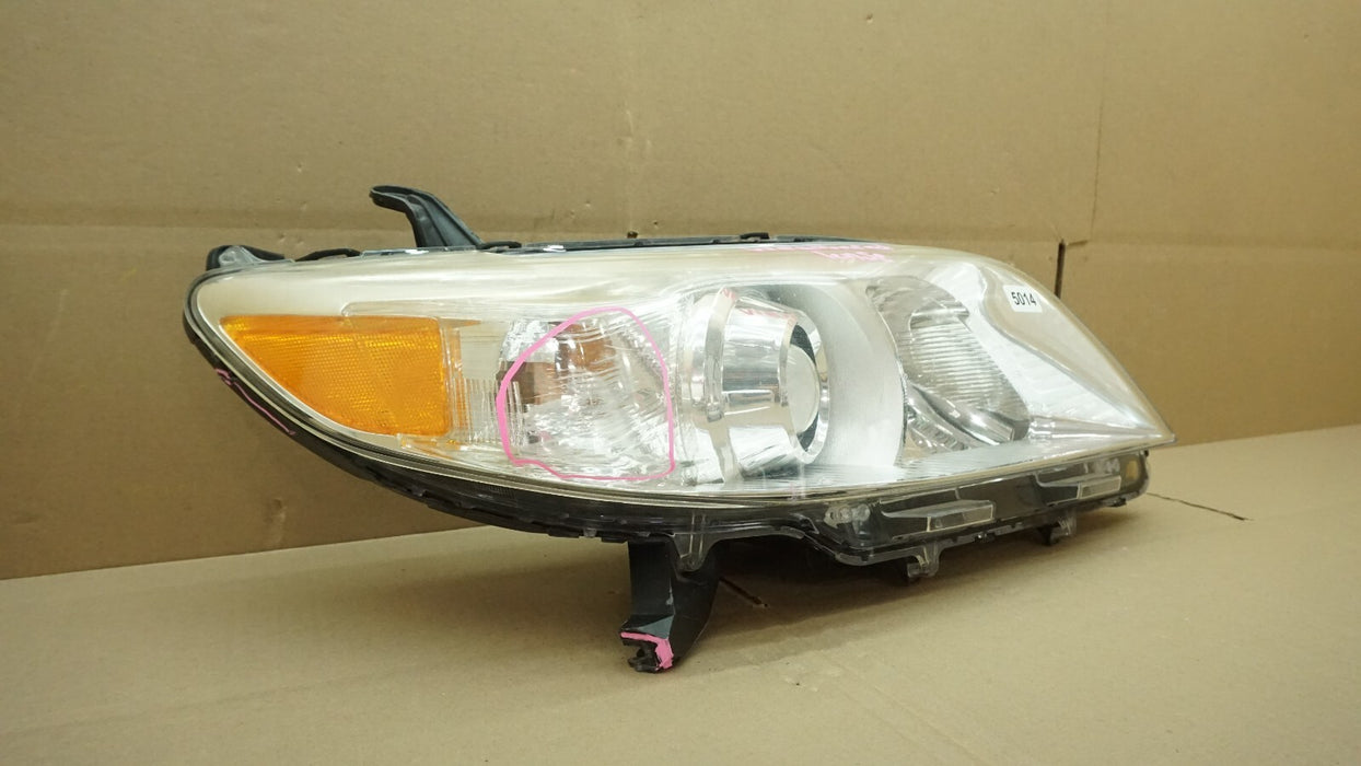 2011-2017 TOYOTA SIENNA RIGHT PASSENGER SIDE HEADLIGHT HALOGEN OEM 81110-08030
