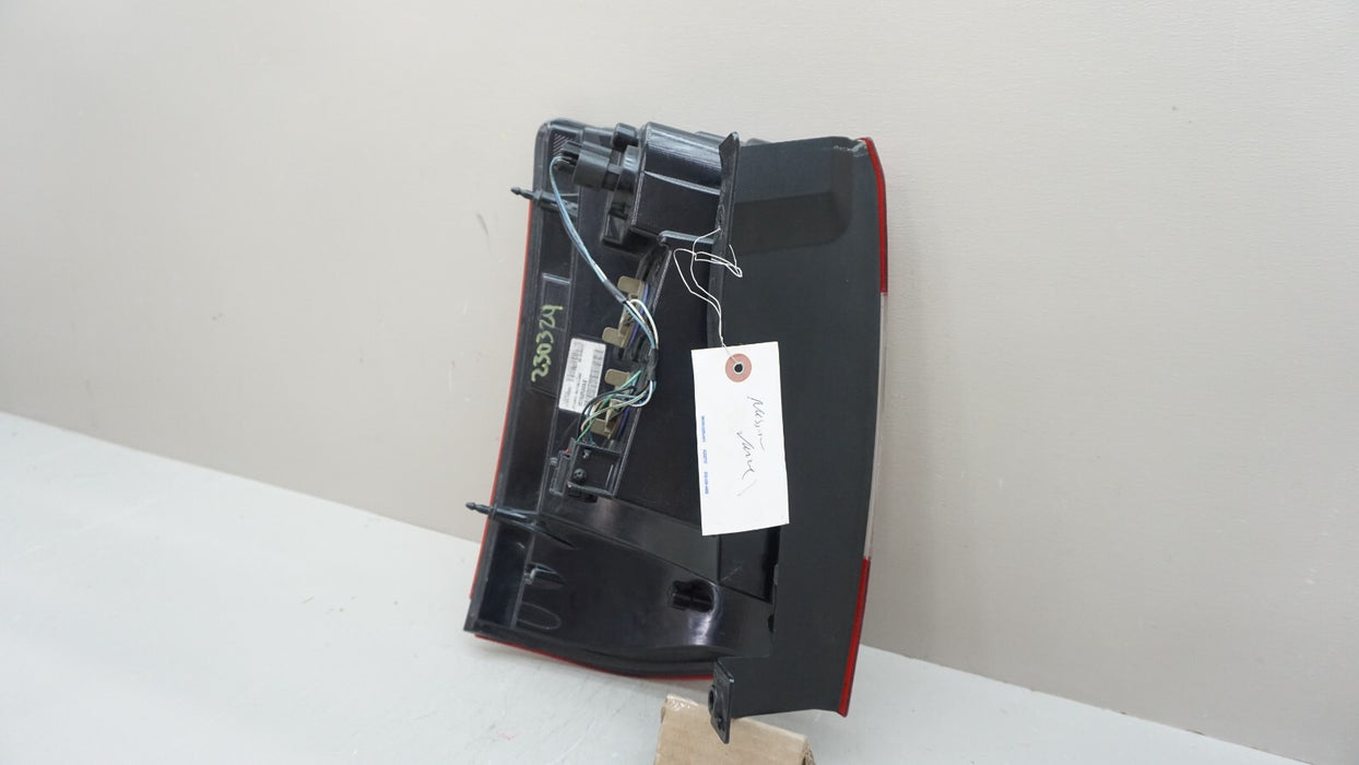 2011-2016 CHRYSLER TOWN & COUNTRY REAR RH RIGHT PASSENGER SIDE TAIL LIGHT OEM