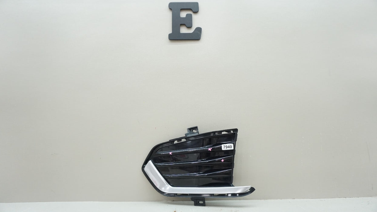 2017-2021 CADILLAC XT5 FRONT LEFT DRIVERS SIDE FOG LIGHT TRIM MOLDING OEM