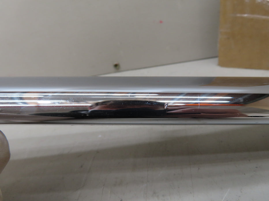 2017-2019 HONDA CR-V FRONT RIGHT PASSENGER GRILLE GRILL MOLDING OEM