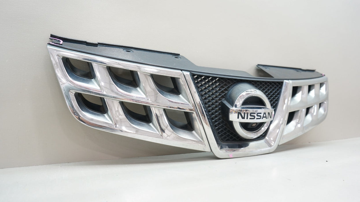 2011-2015 NISSAN ROGUE FRONT BUMPER GRILLE WITH CAMERA AND EMBLEM OEM 623101VX0A