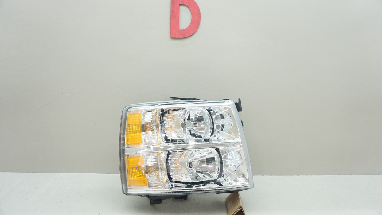 2007-2013 CHEVROLET SILVERADO 1500 2500 3500 FRONT RIGHT HALOGEN HEADLIGHT OEM