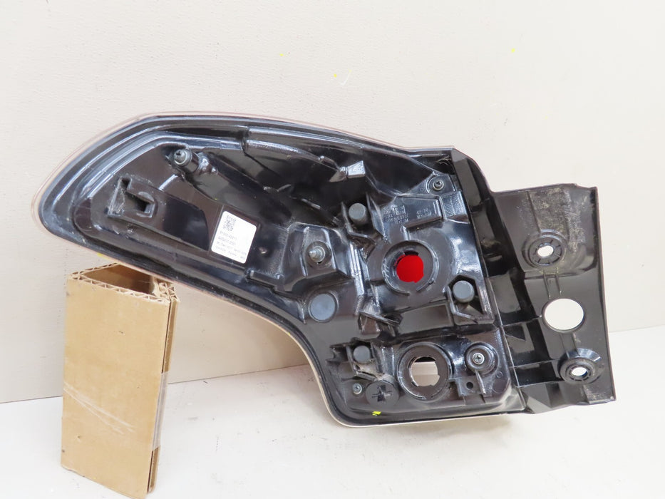 2016-2018 TOYOTA RAV4 REAR RIGHT PASSENGER SIDE OUTER TAIL LIGHT OEM 81550-42211