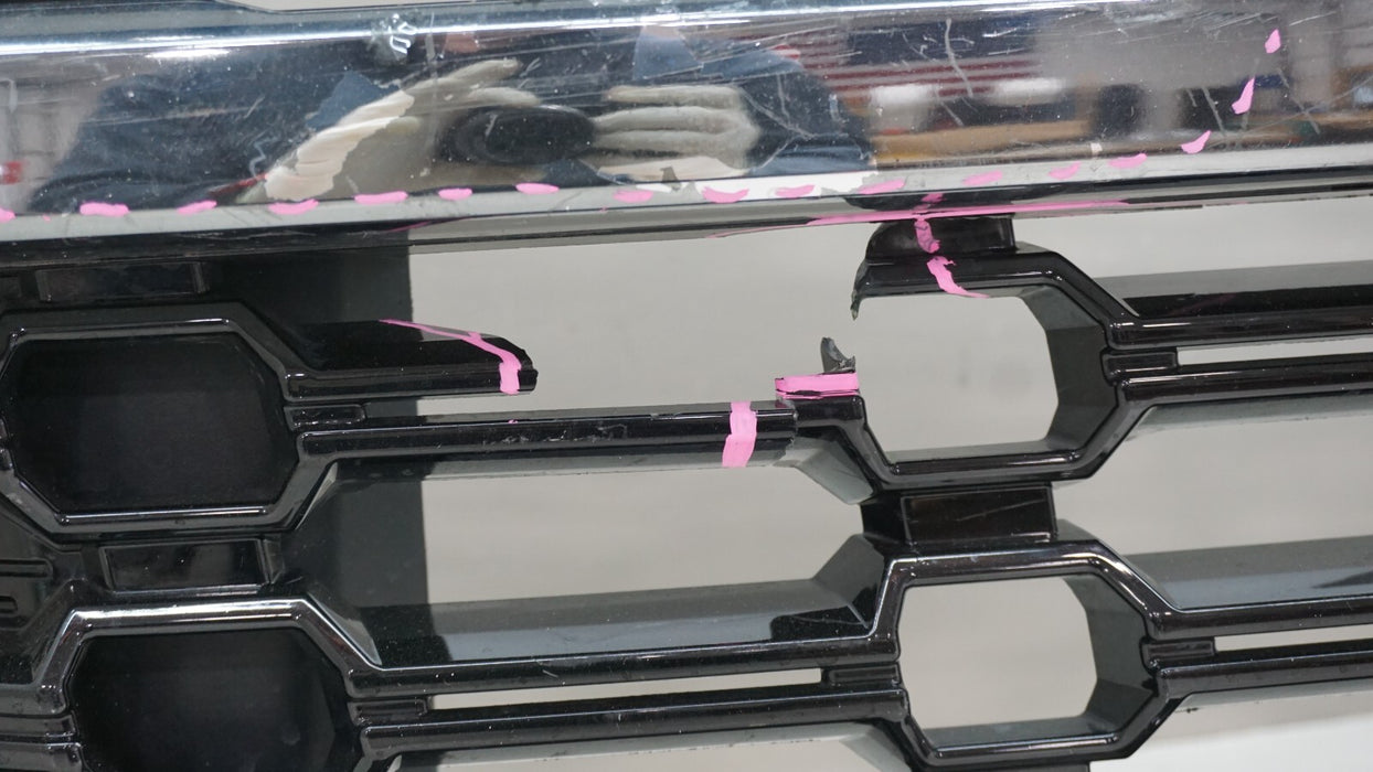 2021-2023 CHEVROLET TAHOE SUBURBAN FRONT MAIN GRILLE 84913569 OEM 21 22 23