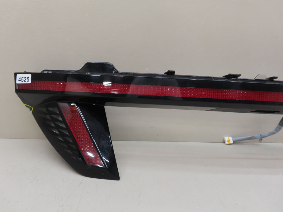 2025 HYUNDAI TUCSON REAR COMBINATION LIGHT CENTER OEM