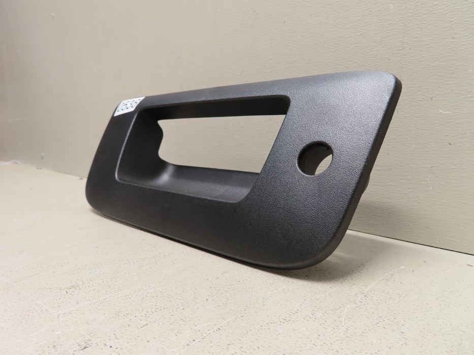 2007-2013 CHEVROLET SILVERADO SIERRA TAILGATE HANDLE BEZEL 22755302