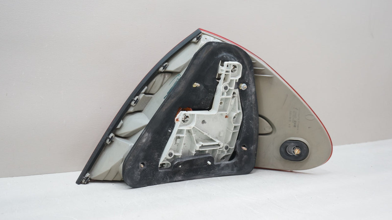 2003-2006 MERCEDES-BENZ E-CLASS REAR LEFT DRIVERS SIDE TAIL LIGHT OEM