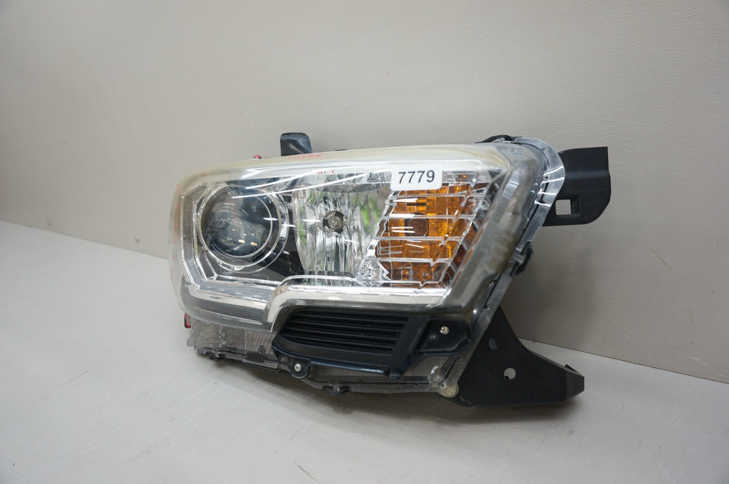 2016-2023 TOYOTA TACOMA FRONT RIGHT PASSENGER SIDE HEADLIGHT HALOGEN OEM