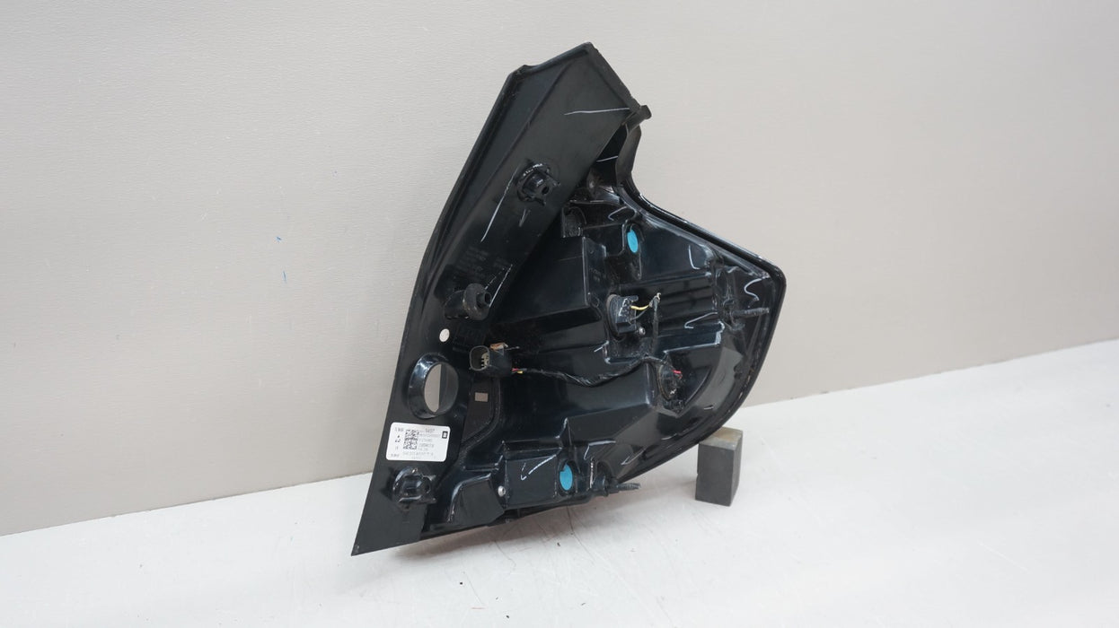 2018-2021 GMC TERRAIN REAR LEFT DRIVER SIDE OUTER TAIL LIGHT OEM 84379497