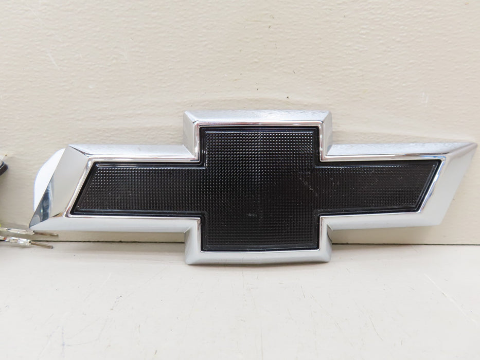 2022-2025 CHEVROLET EQUINOX LS FRONT ILLUMINATED BOWTIE EMBLEM OEM