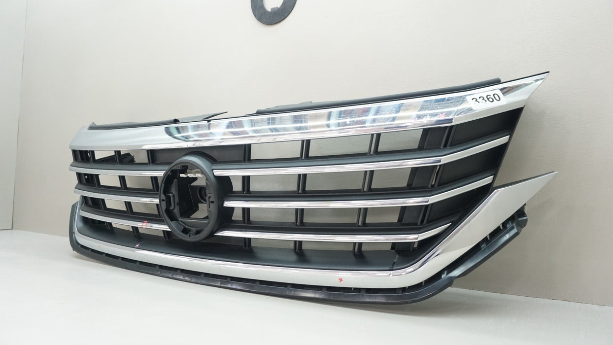 2016-2018 VOLKSWAGEN PASSAT FRONT BUMPER RADIATOR GRILLE GRILL 561853653 OEM