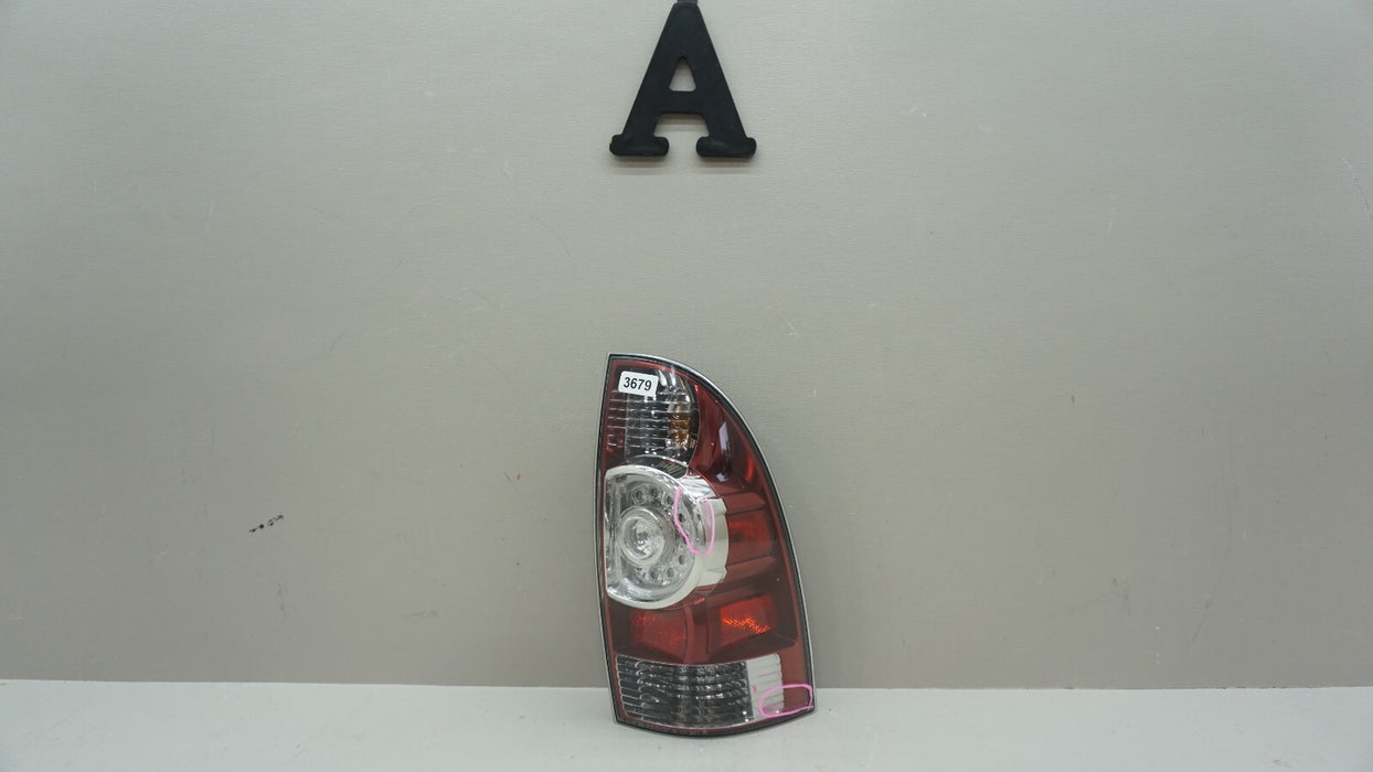 2009-2015 TOYOTA TACOMA REAR RIGHT PASSENGER SIDE TAIL LIGHT BRAKE STOP LAMP OEM