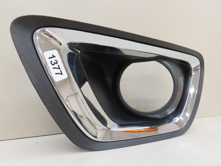2015-2020 CHEVROLET COLORADO FRONT LEFT DRIVER SIDE FOG LIGHT BEZEL OEM