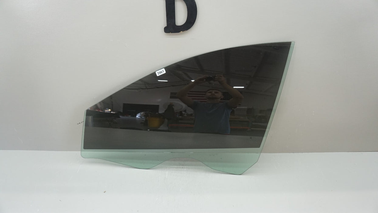 2016-2019 CHEVROLET CRUZE SEDAN FRONT RIGHT PASSENGER SIDE DOOR WINDOW GLASS OEM