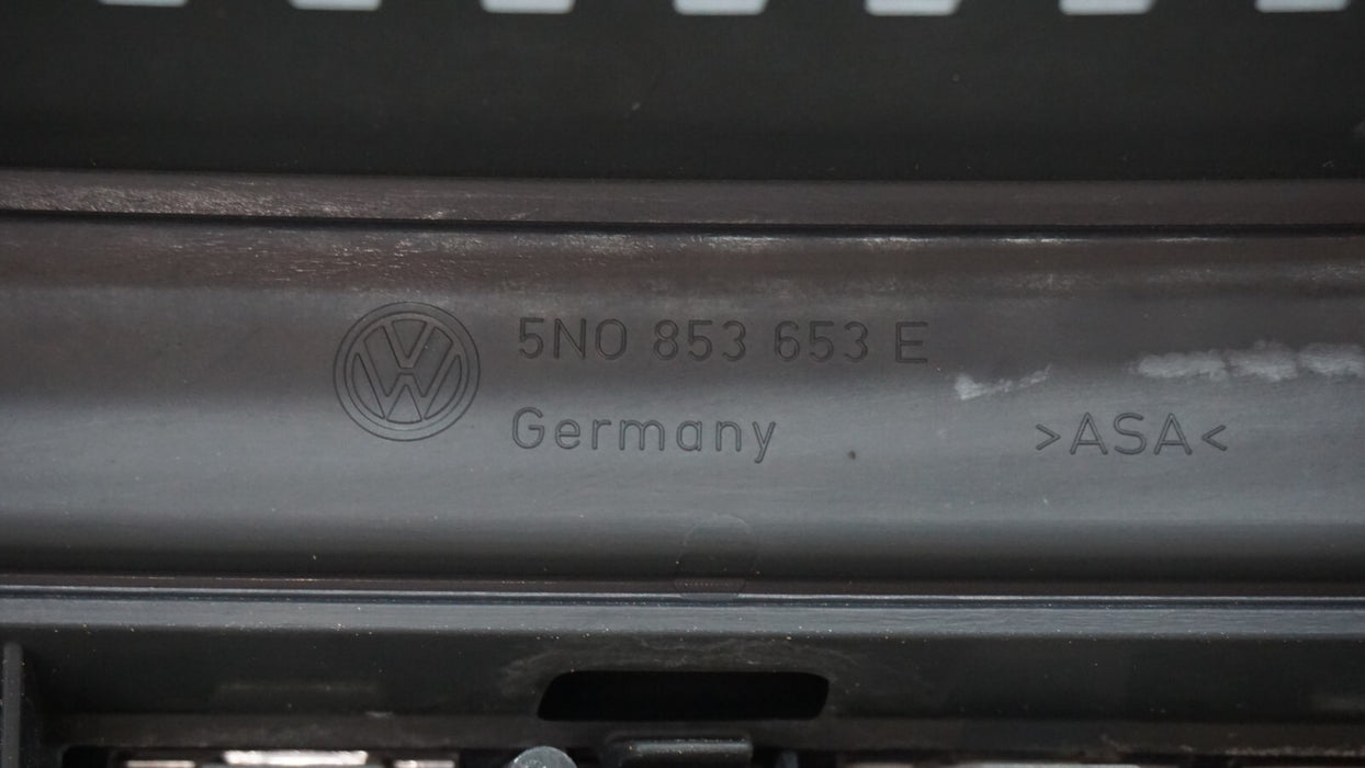 2012-2017 VOLKSWAGEN TIGUAN FRONT UPPER GRILLE 5N0853653E OEM 12 13 14 15 16 17