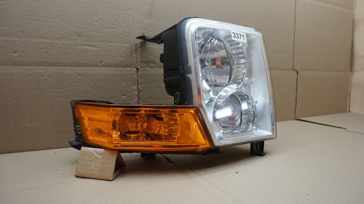 2006-2010 JEEP COMMANDER RH RIGHT PASSENGER SIDE HEADLIGHT OEM