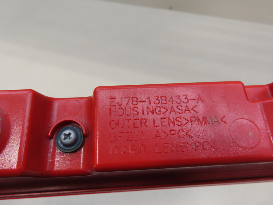 2015-2019 LINCOLN MKC REAR LIFTGATE CENTER LED TAIL LIGHT OEM