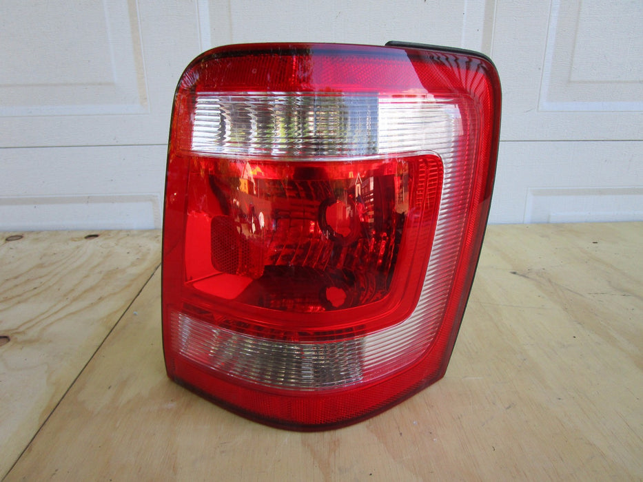 08 09 10 11 12 FORD ESCAPE RIGHT REAR TAIL LIGHT OEM