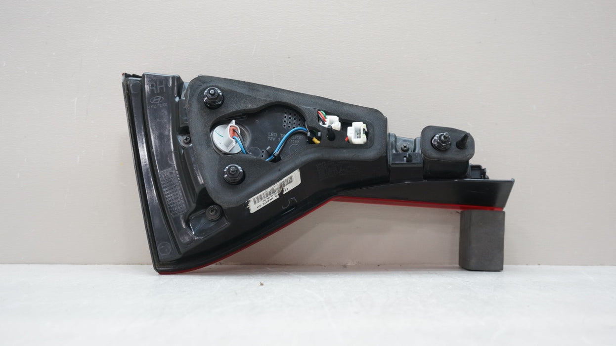 2015-2017 HYUNDAI SONATA REAR RIGHT PASSENGER SIDE INNER TAIL LIGHT OEM
