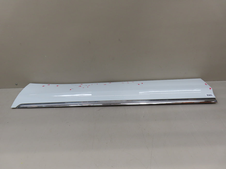 2018-2025 VOLKSWAGEN ATLAS FRONT RIGHT PASSENGER SIDE LOWER DOOR MOLDING OEM
