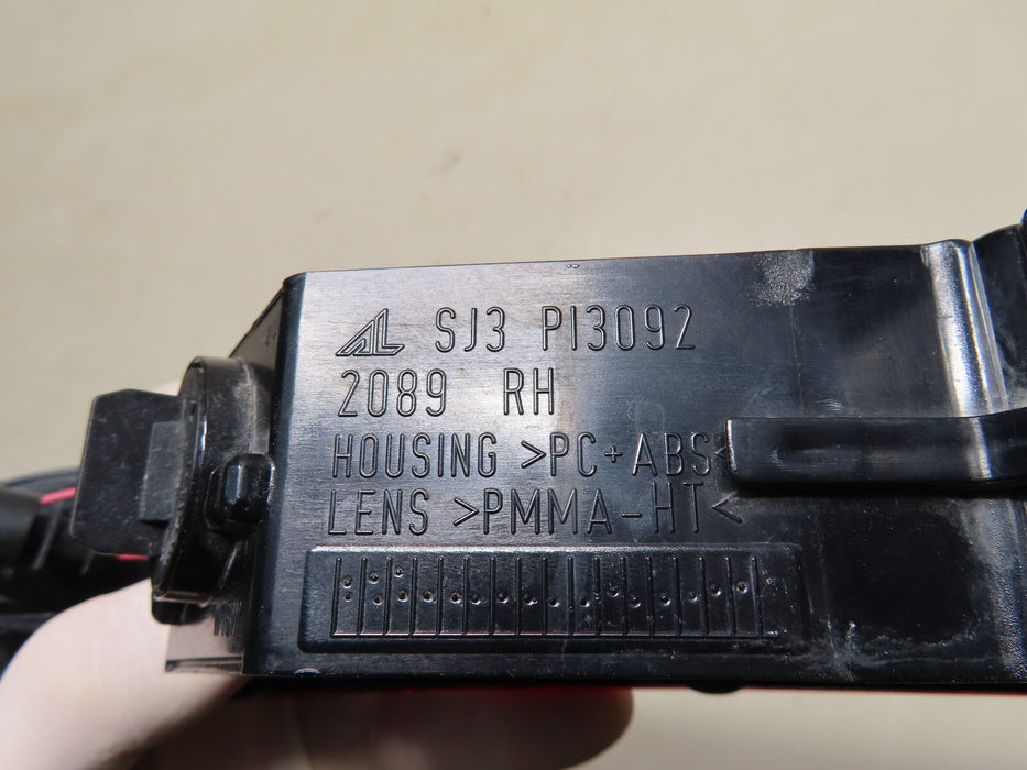 2017-2023 AUDI Q7 REAR BUMPER RIGHT PASSENGER TAIL LIGHT LAMP OEM 4MO 945 096 A