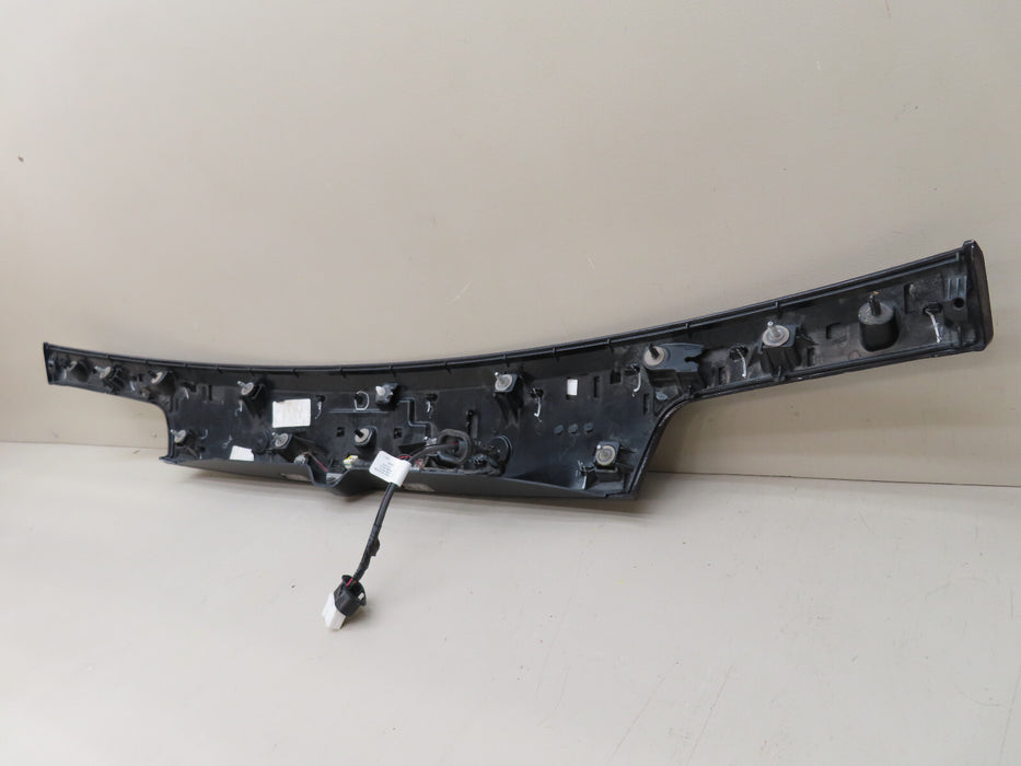 2017-2021 JEEP GRAND CHEROKEE REAR GATE TRIM MOLDING OEM 1WD55TRMACD