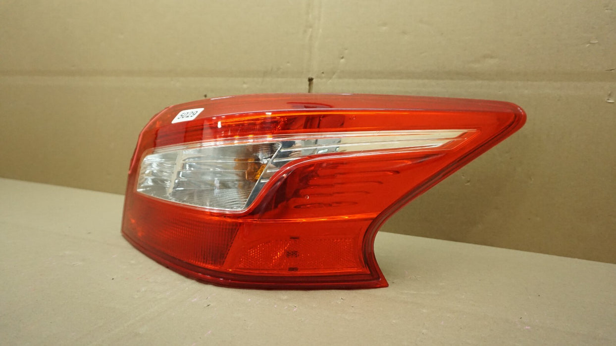 2016-2019 NISSAN SENTRA REAR RIGHT PASSENGER SIDE TAIL LIGHT OEM 265553YU0A