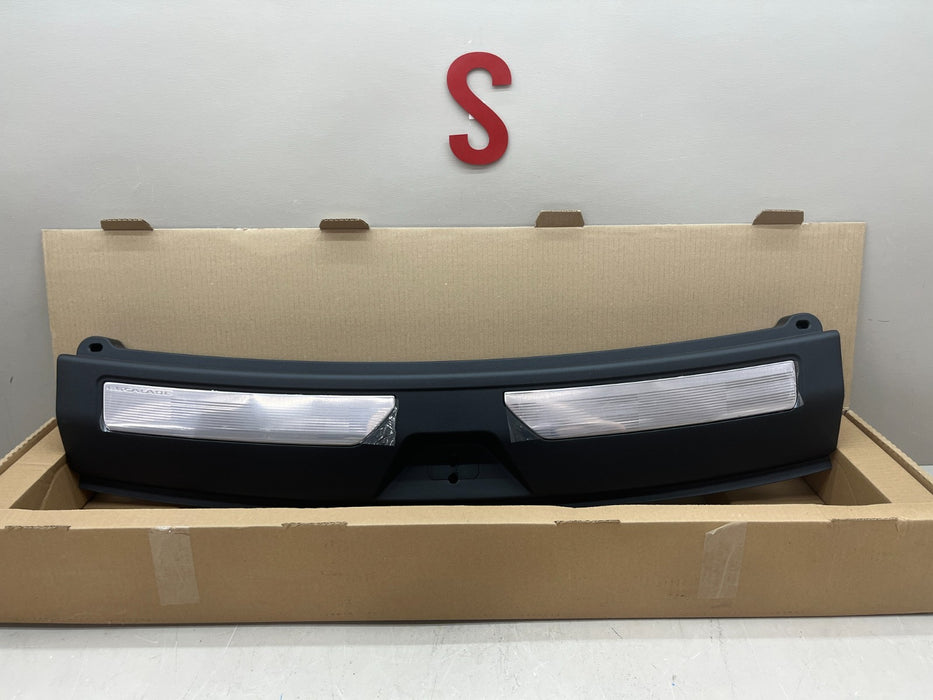 2020-2025 CADILLAC ESCALADE REAR LOWER LIFTGATE SILL TRIM OEM 85124298