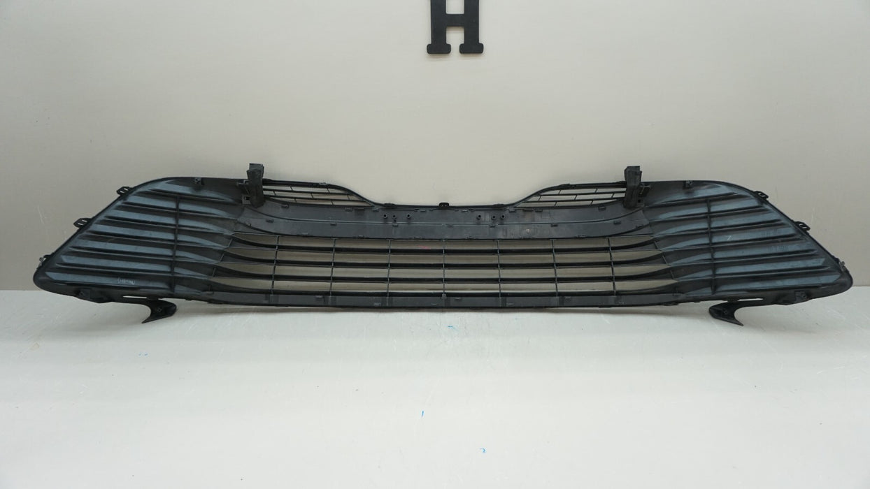 2018-2020 TOYOTA CAMRY FRONT LOWER RADIATOR GRILLE 53113-06010 OEM 18 19 20