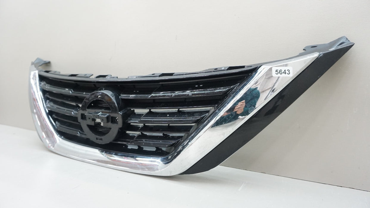 2016-2018 NISSAN ALTIMA FRONT CENTER RADIATOR GRILLE OEM