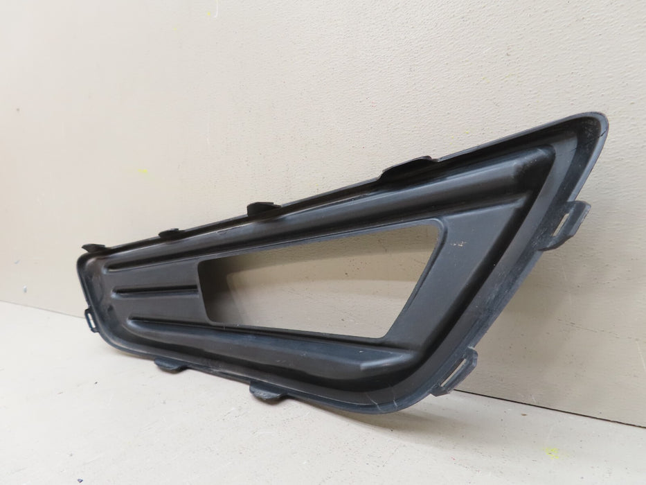 2015-2018 FORD FOCUS SEDAN FRONT RIGHT BUMPER FOG LIGHT BEZEL OEM F1EB-15A298-AA