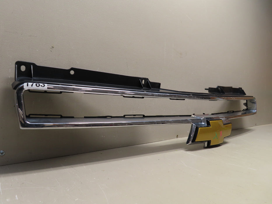 2007-2014 CHEVROLET TAHOE SUBURBAN FRONT UPPER GRILLE 15835087