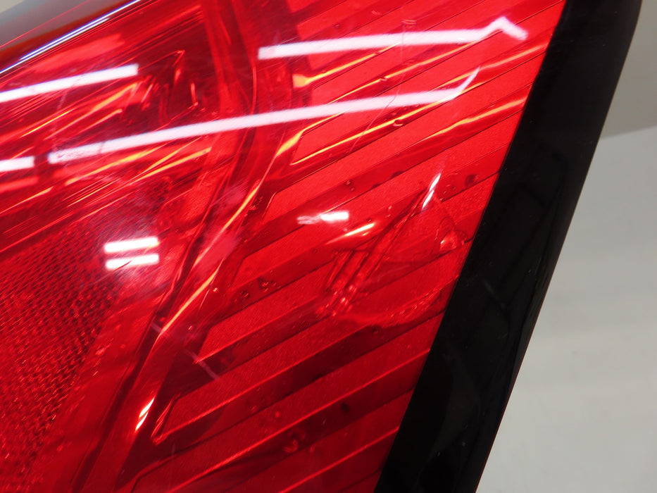 2018-2021 LINCOLN NAVIGATOR REAR RIGHT PASSENGER TAIL LIGHT OUTER OEM PARTS ONLY